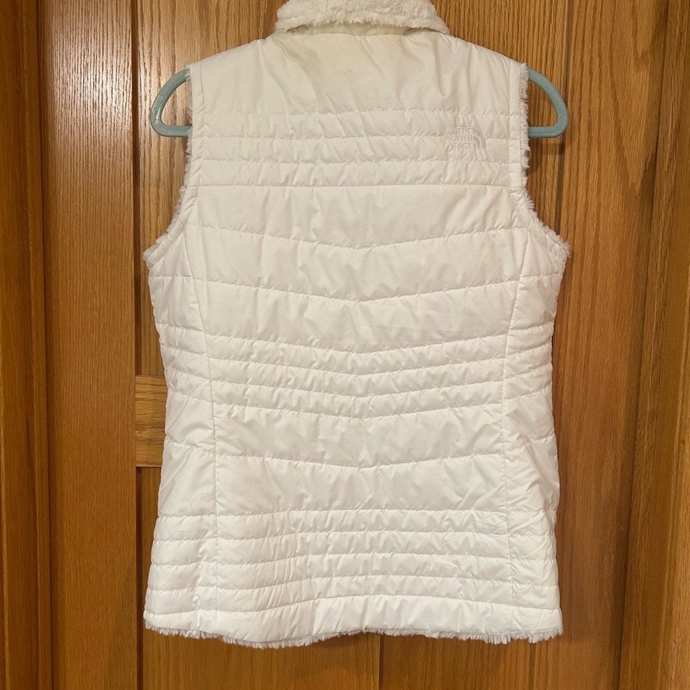 The North Face Women’s Faux Fur Reversible White Vest M - Picture 2 of 8